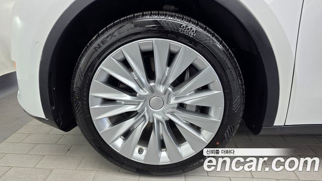 Tesla Model Y Standard Range RWD — пробег 97 402 км — фото 5 из 5