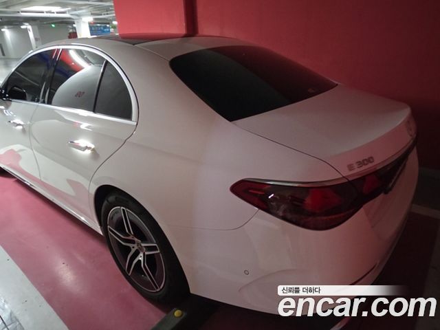 Mercedes-Benz E-Class E300 4MATIC AMG Line — пробег 18 000 км — фото 4 из 5