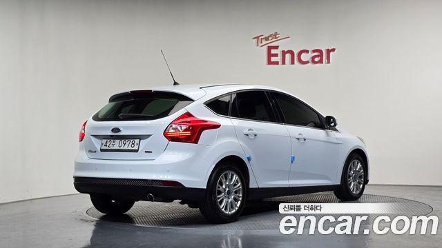 Ford Focus 2.0 Diesel Titanium Hatchback 3rd — пробег 129 621 км — фото 2 из 5