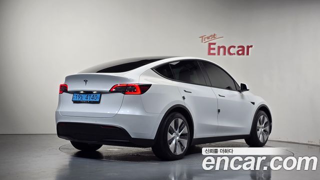 Tesla Model Y Standard Range RWD — пробег 75 078 км — фото 2 из 5
