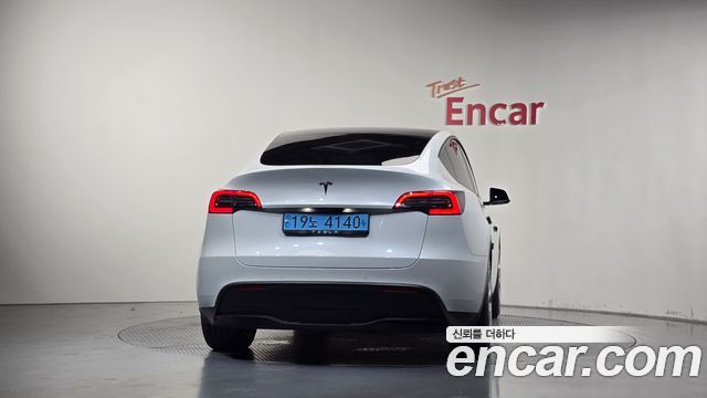 Tesla Model Y Standard Range RWD — пробег 75 078 км — фото 4 из 5