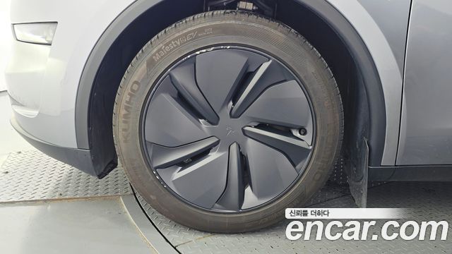 Tesla Model Y RWD — пробег 20 977 км — фото 5 из 5