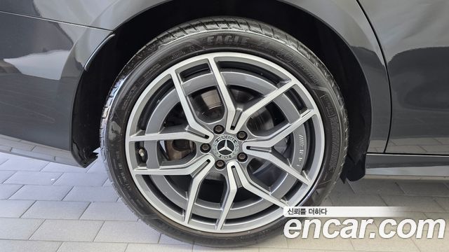 Mercedes-Benz E-Class E220d 4MATIC AMG Line — пробег 51 300 км — фото 5 из 5