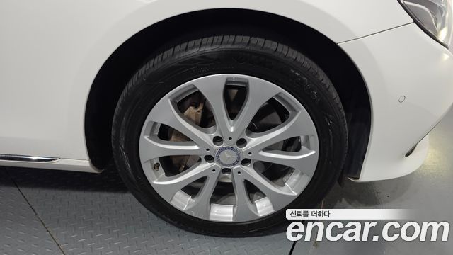 Mercedes-Benz E-Class E300 4MATIC Exclusive — пробег 53 902 км