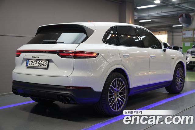 Porsche Cayenne 3.0 E-Hybrid — пробег 17 063 км — фото 2 из 5