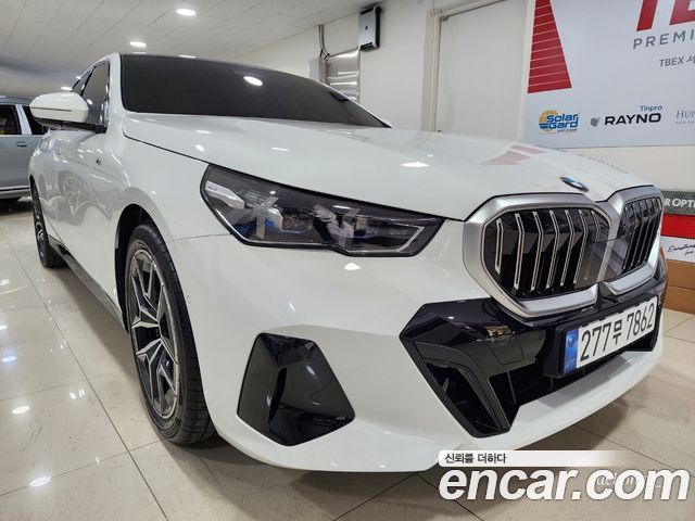 BMW 5-Series 520i M Sport — пробег 14 000 км