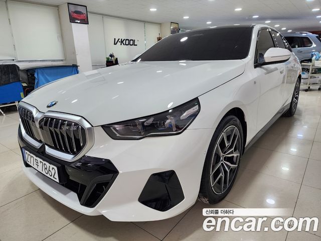 BMW 5-Series 520i M Sport — пробег 14 000 км