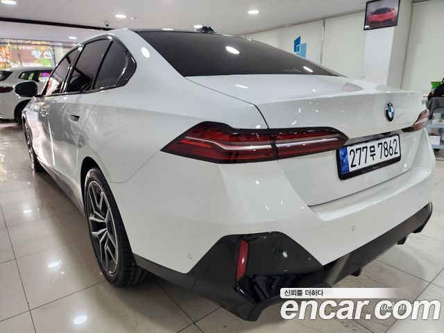 BMW 5-Series 520i M Sport — пробег 14 000 км