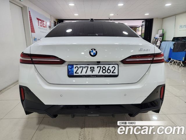 BMW 5-Series 520i M Sport — пробег 14 000 км