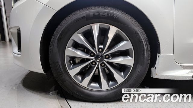 Kia Carnival 11-seater Hi-Limousine Prestige — пробег 97 412 км