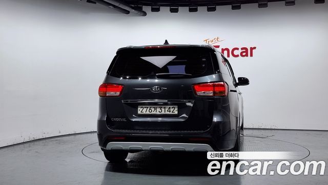 Kia Carnival Gasoline 9-seater Noblesse — пробег 180 952 км