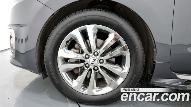 Kia Carnival Gasoline 9-seater Noblesse — пробег 180 952 км
