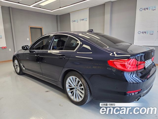 BMW 5-Series 530i Luxury Plus — пробег 57 896 км