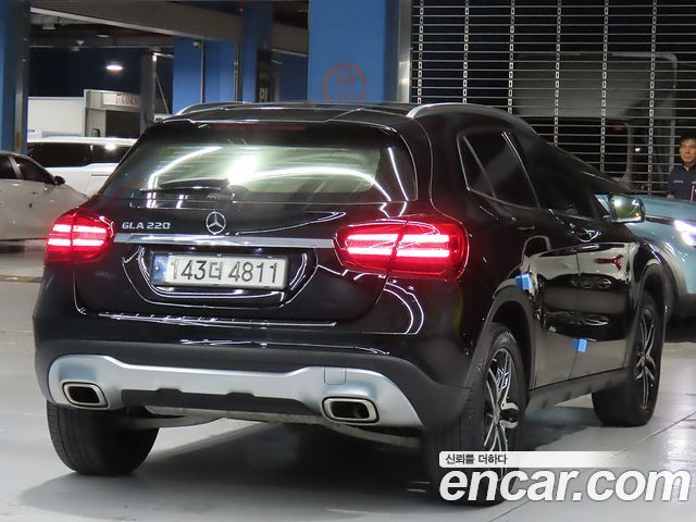 Mercedes-Benz GLA-Class GLA220 Premium — пробег 118 000 км — фото 2 из 5