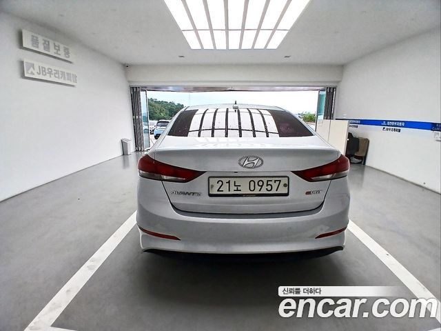 Hyundai AVANTE 1.6 e-VGT SMART — пробег 169 000 км