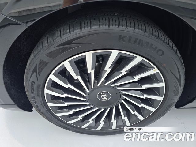 Hyundai Grandeur Calligraphy — пробег 15 400 км