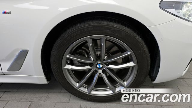 BMW 5-Series 520i M Sport — пробег 33 610 км