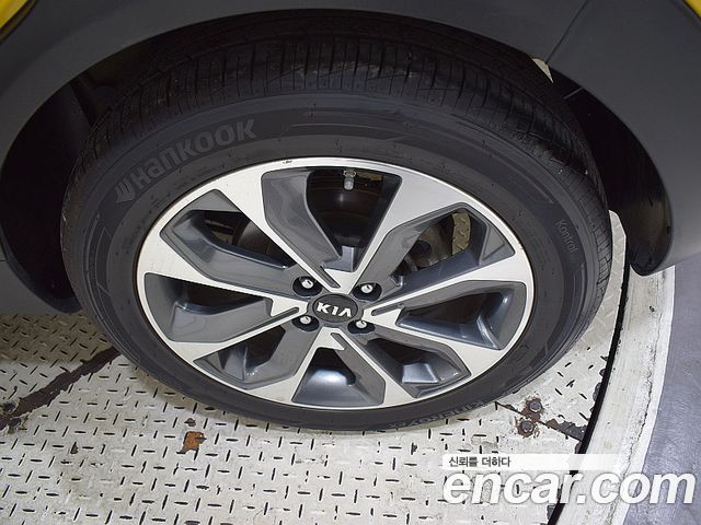 Kia Stonic из Кореи Encar