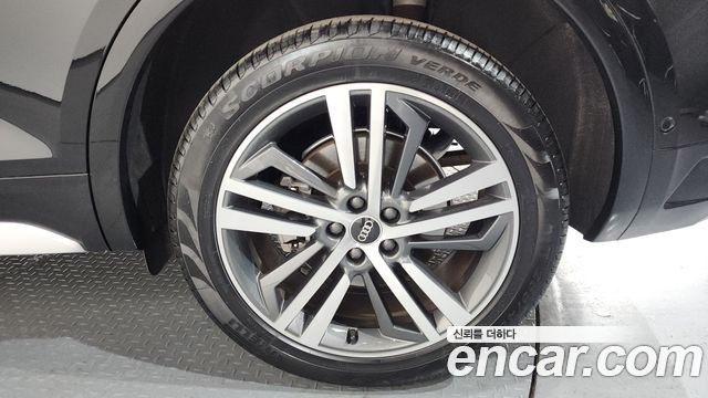 Audi Q5 45 TFSI Quattro Premium — пробег 23 373 км