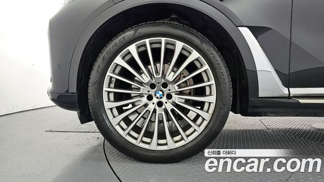 BMW X7 xDrive 40i Design Pure Excellence 7-Seater — пробег 71 598 км — фото 5 из 5
