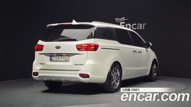 Kia Carnival 7-Seater Limousine VIP — пробег 138 780 км — фото 2 из 5
