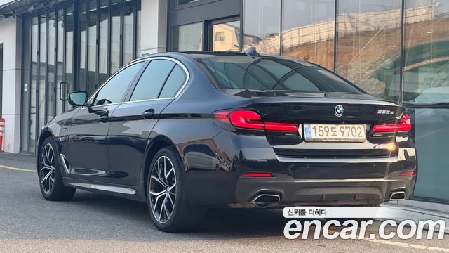 BMW 5-Series 530e M Sport — пробег 47 349 км — фото 2 из 5
