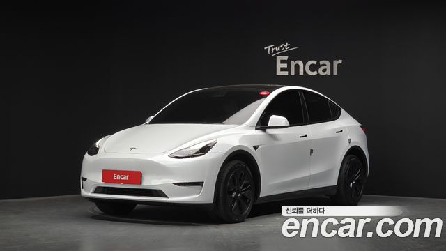 Tesla Model Y Long Range AWD — пробег 32 851 км — фото 1 из 5
