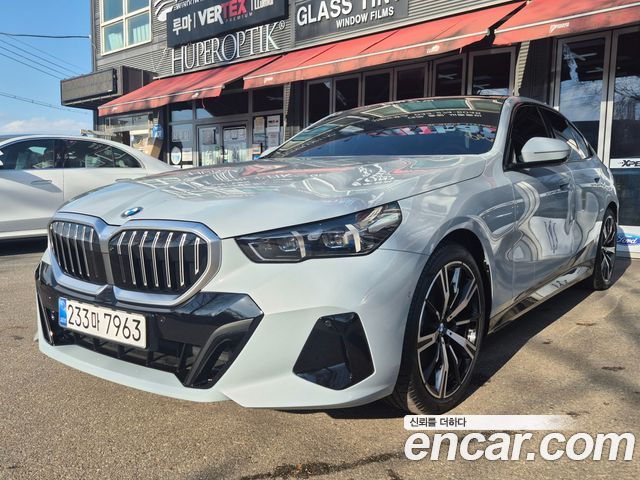 BMW 5-Series 530i xDrive M Sport — пробег 764 км — фото 2 из 5