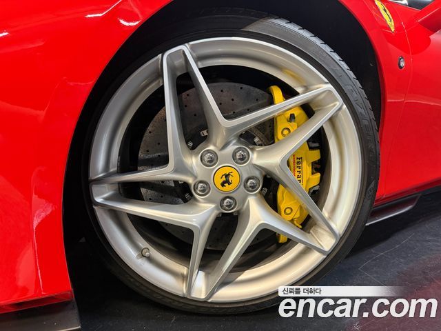 Ferrari F8 3.9 V8 — пробег 9550 км