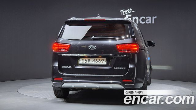 Kia Carnival из Кореи Encar