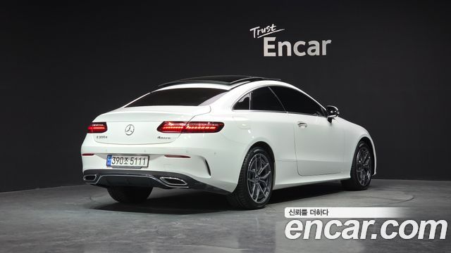 Mercedes-Benz E-Class E300d 4MATIC Coupe — пробег 49 292 км — фото 2 из 5