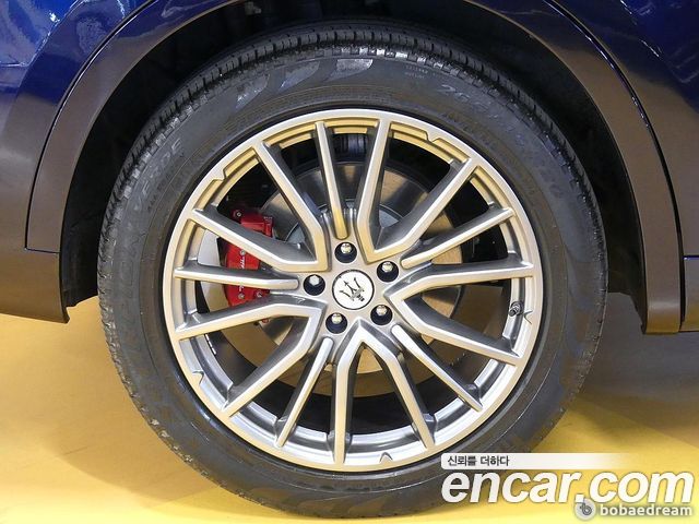 Maserati Levante из Кореи Encar