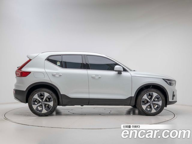 Volvo XC40 B4 Ultra Bright — пробег 1 447 км — фото 4 из 5