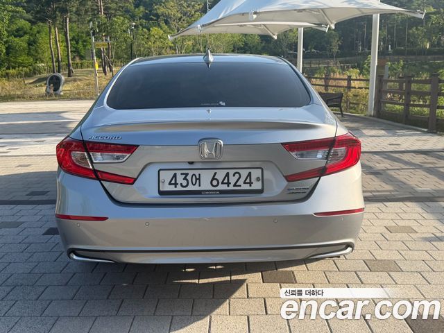 Honda Accord 2.0 Hybrid Touring — пробег 70 800 км