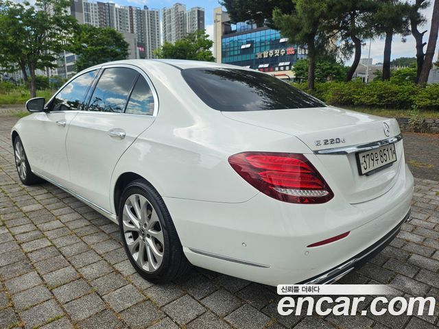 Mercedes-Benz E-Class из Кореи Encar