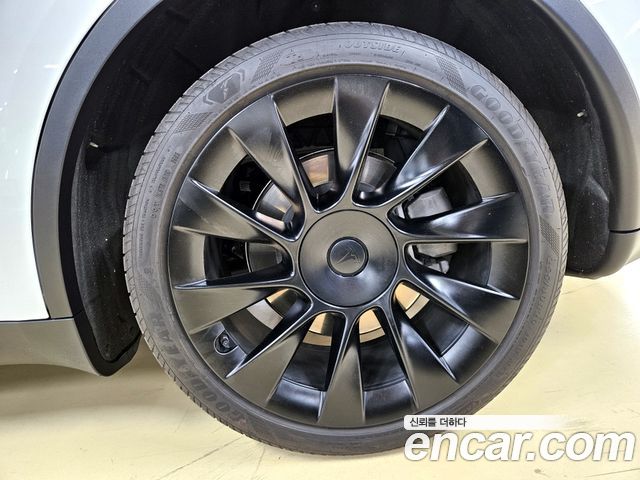 Tesla Model Y RWD — пробег 29 823 км — фото 5 из 5