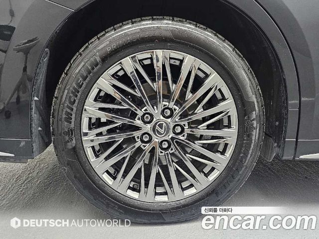 Lexus LM 500h Executive — пробег 35 645 км — фото 5 из 5