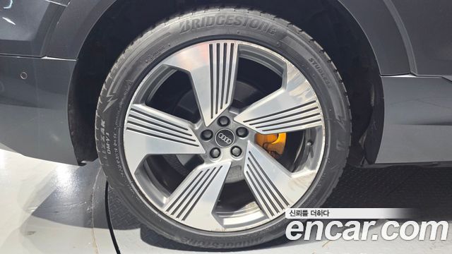 Audi e-tron из Кореи Encar