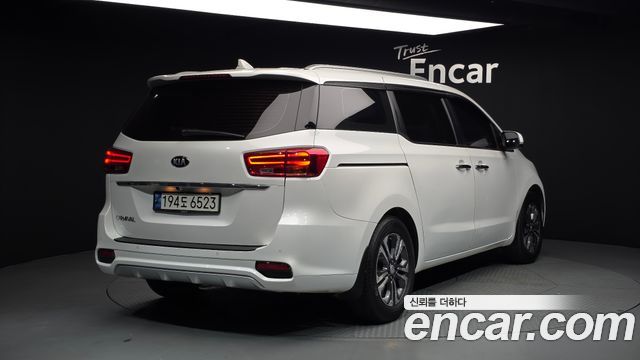 Kia Carnival 9-Seater Luxury — пробег 162 253 км — фото 2 из 5