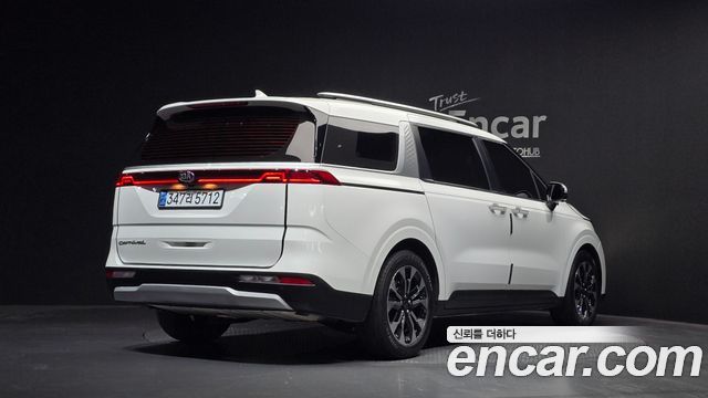 Kia Carnival 9-Seater Prestige — пробег 63 937 км — фото 2 из 5