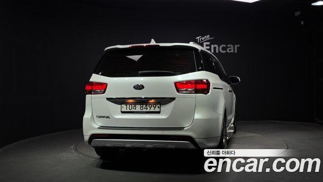 Kia Carnival из Кореи Encar