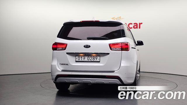 Kia Carnival из Кореи Encar