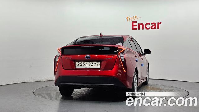 Toyota Prius 1.8 E — пробег 55 498 км — фото 4 из 5