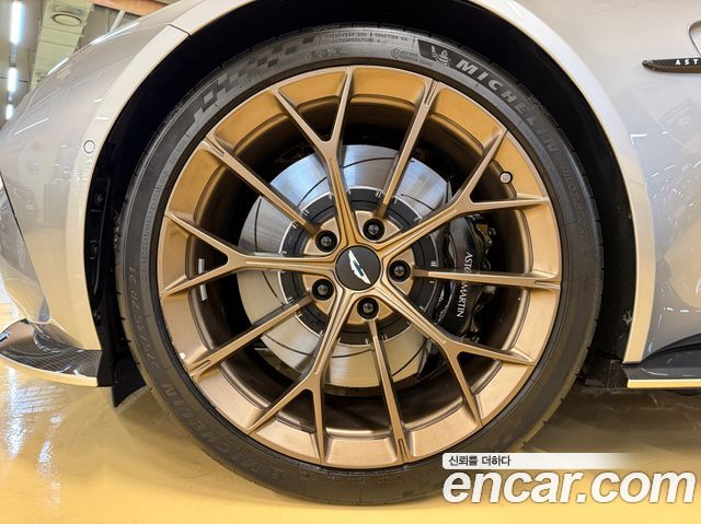 Astonmartin Vantage 4.0 V8 Coupe — пробег 1 100 км