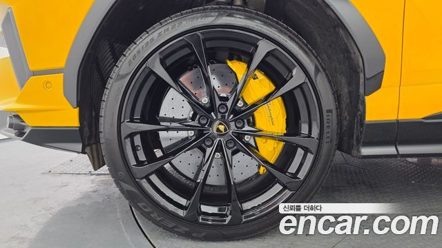 Lamborghini Urus из Кореи Encar