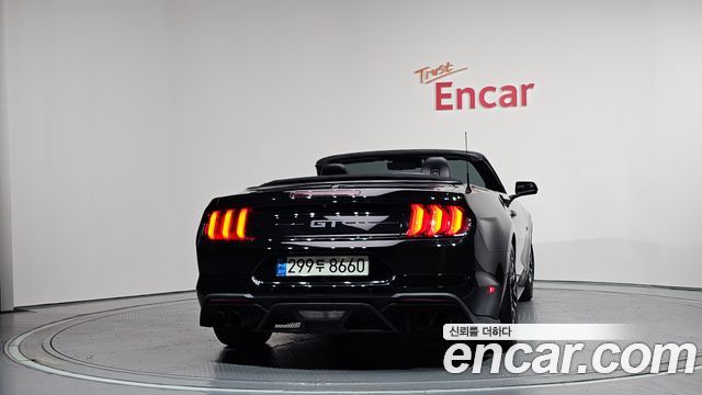Ford Mustang GT Convertible — пробег 79 138 км — фото 4 из 5
