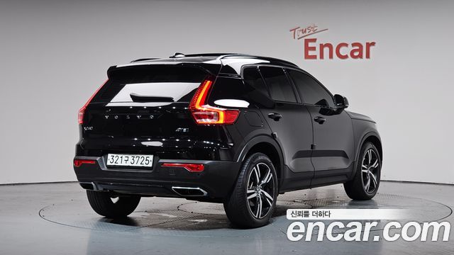 Volvo XC40 T4 R-Design — пробег 48 832 км — фото 2 из 5