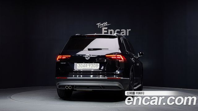 Volkswagen Tiguan 2.0 TDI Premium — пробег 106 586 км — фото 4 из 5