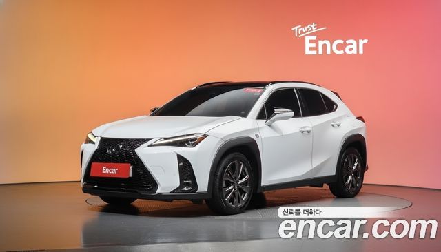 Lexus UX 2.0 F-Sport 2WD — пробег 44703 км