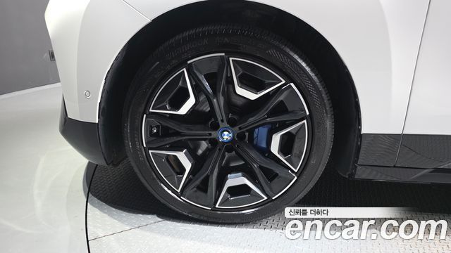 BMW iX из Кореи Encar